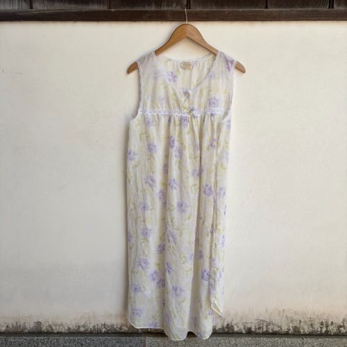 AURA clothing & antiques