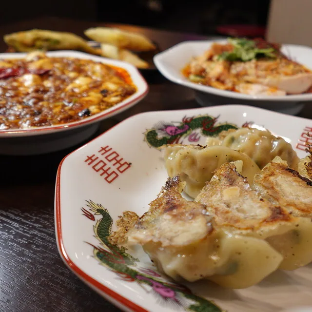 中華居酒屋 餃子の八萬（パーマン）平尾店