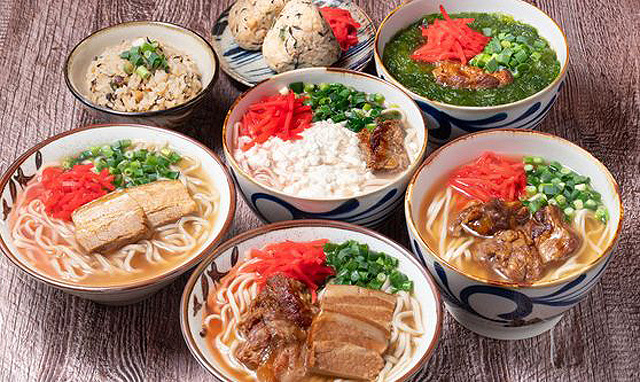 沖縄そば専門店 菊鶴そば 薬院店